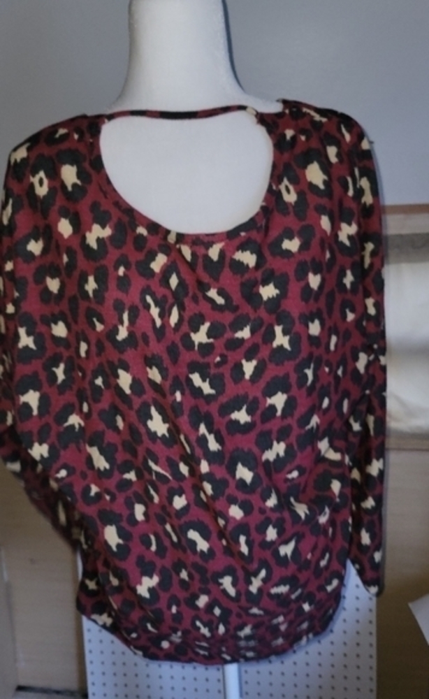 CY fashion size Medium long sleeve leopard print shirt…